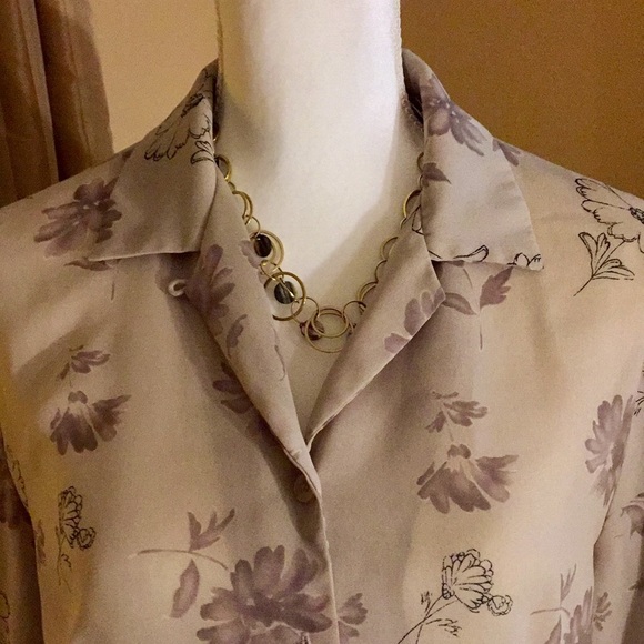 💼🗂 Casual Corner button down blouse - Picture 2 of 7